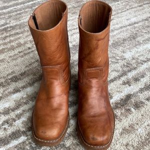 Frye boots - 10 1/2 M  Mid shaft Campus boot
